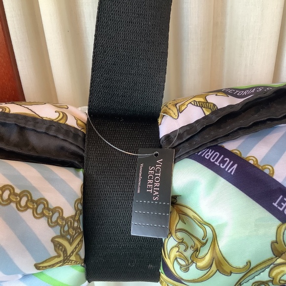 Victoria's Secret Packable Blanket Nautical Beach Pool Picnic 57x52 NEW - Picture 3 of 6